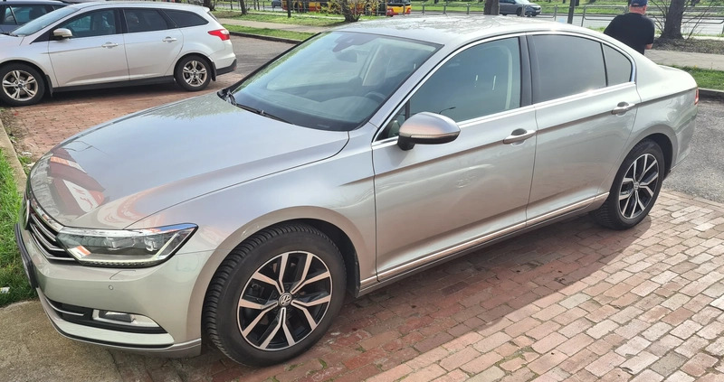 Volkswagen Passat cena 59900 przebieg: 156500, rok produkcji 2015 z Warszawa małe 191